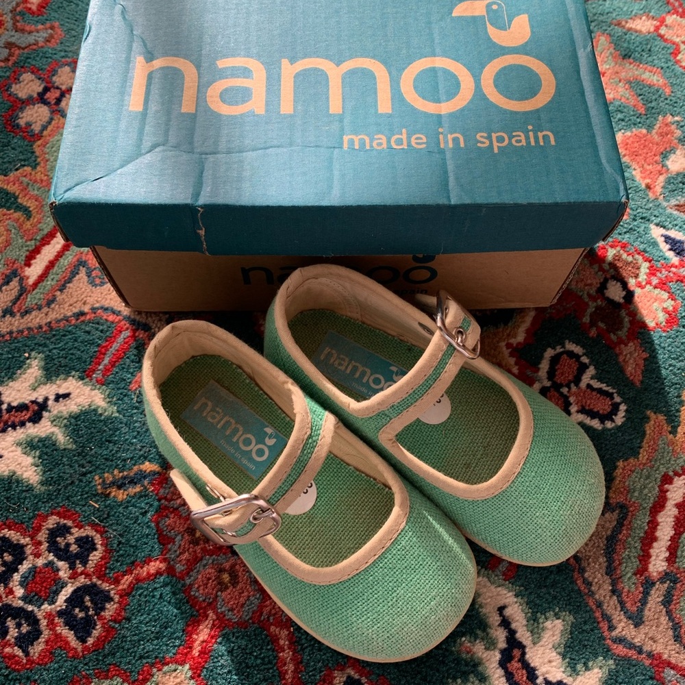 Toddler namoo linen green Mary Jane shoes.